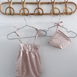 Conjunto ranita y capota hojas rosas