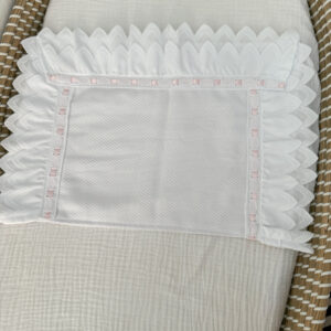 Salvababas pique con rizo impermeable y lazo rosa