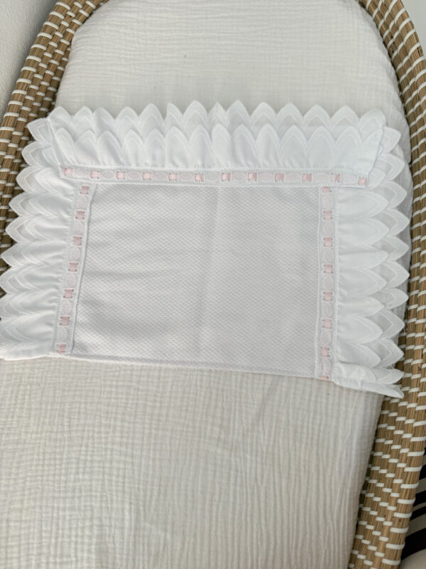 Salvababas pique con rizo impermeable y lazo rosa