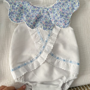 Cuello ondas flor azul