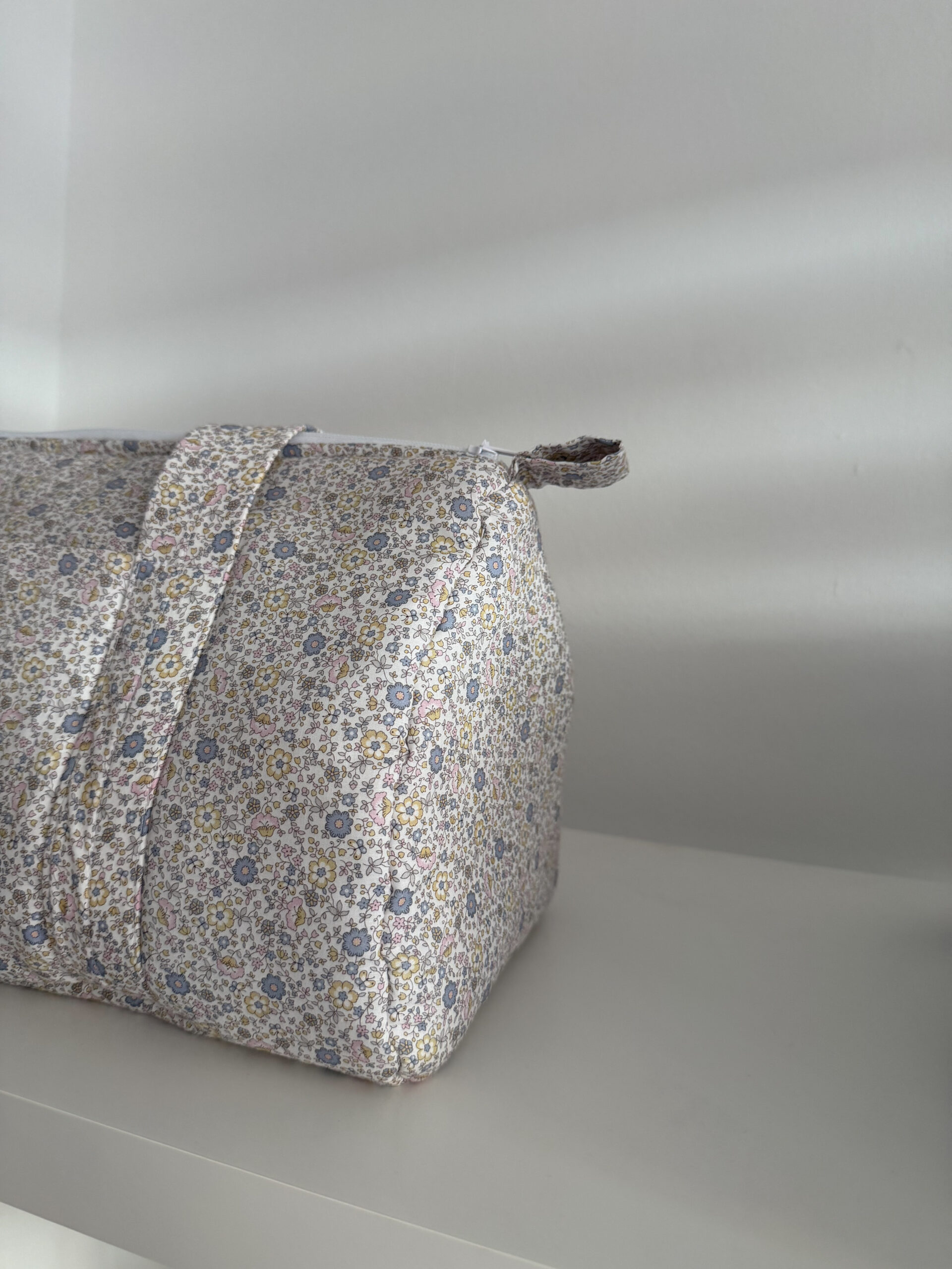 Bolsa de viaje flor gris nude - Imagen 2