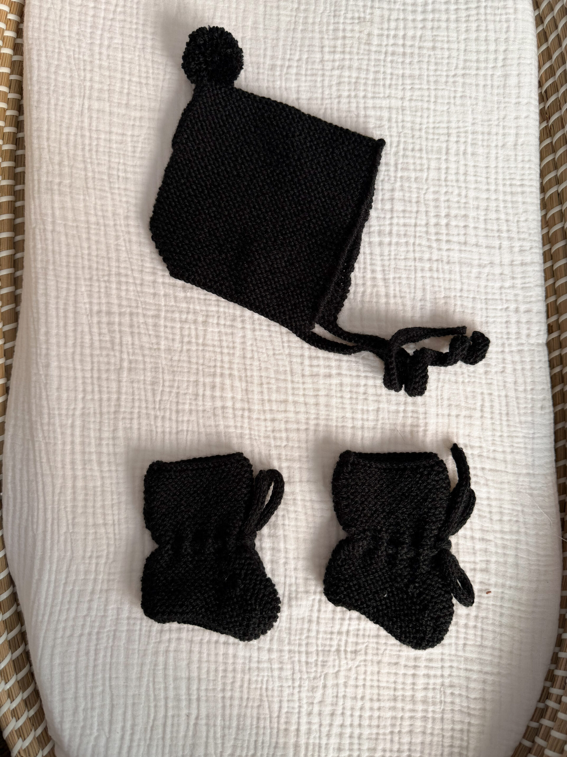 Conjunto pompón lana negra