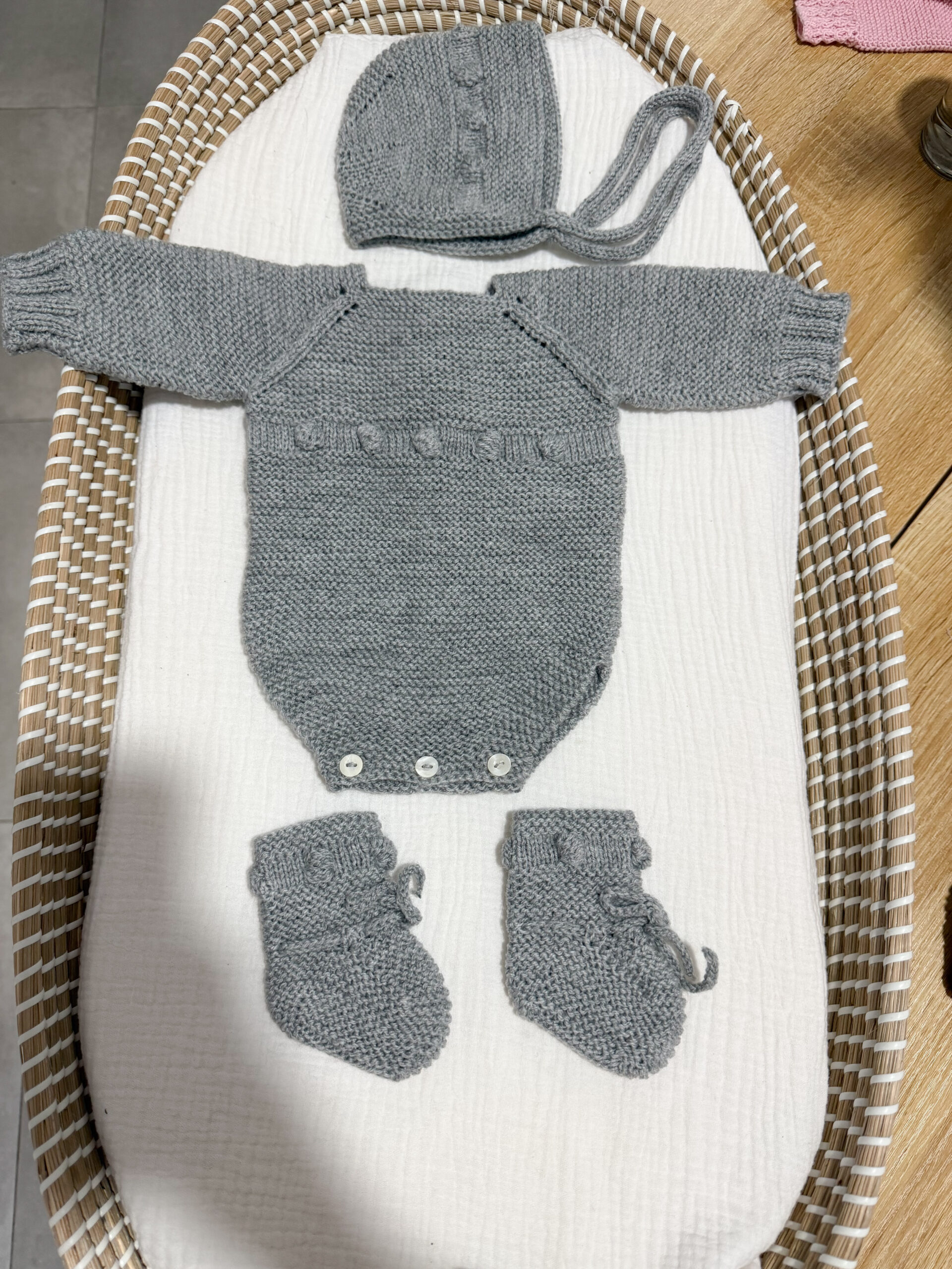 Conjunto bodoques lana gris
