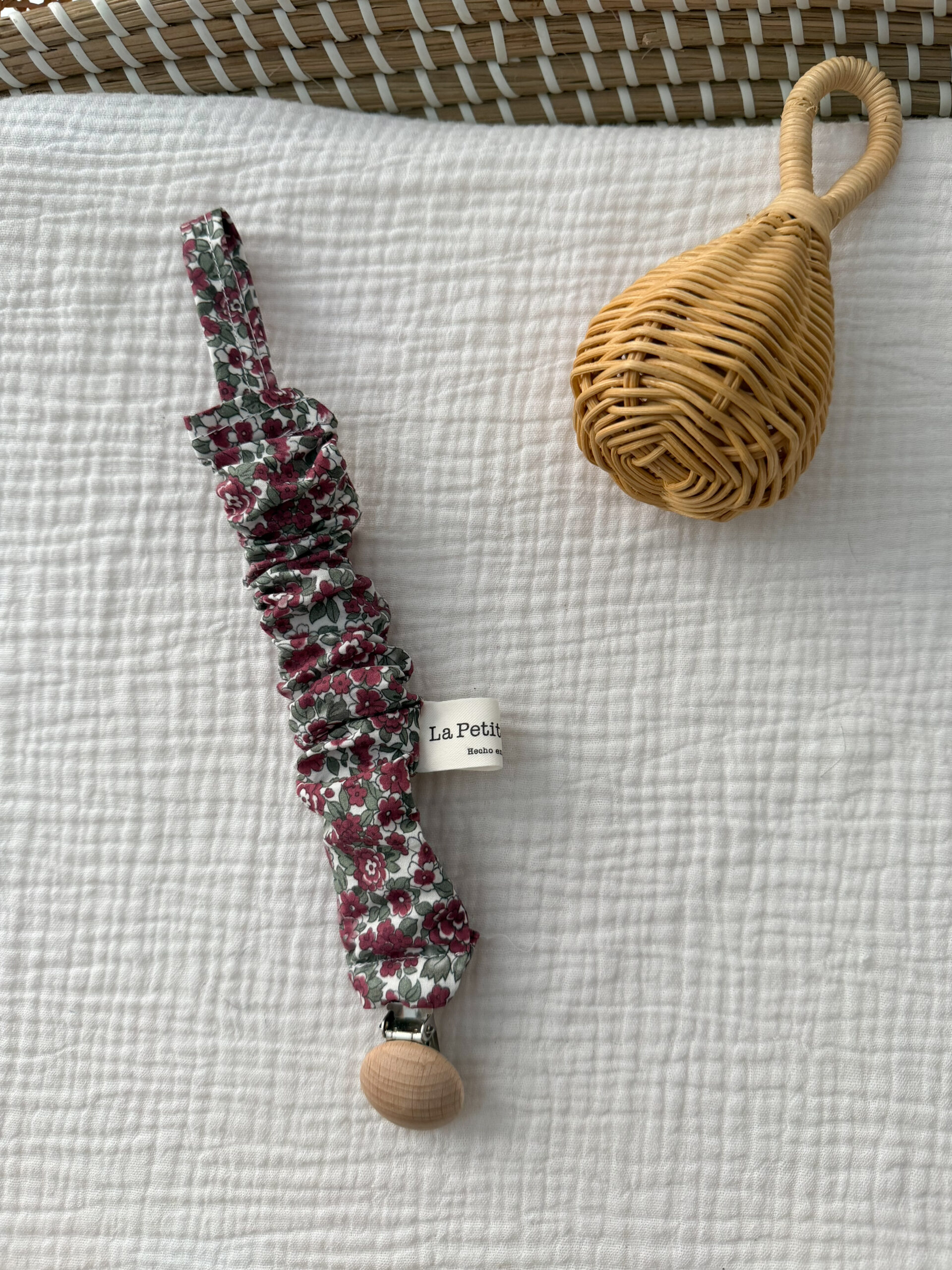 Chupetero flor burdeos