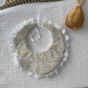 Babero Marieta flor verde