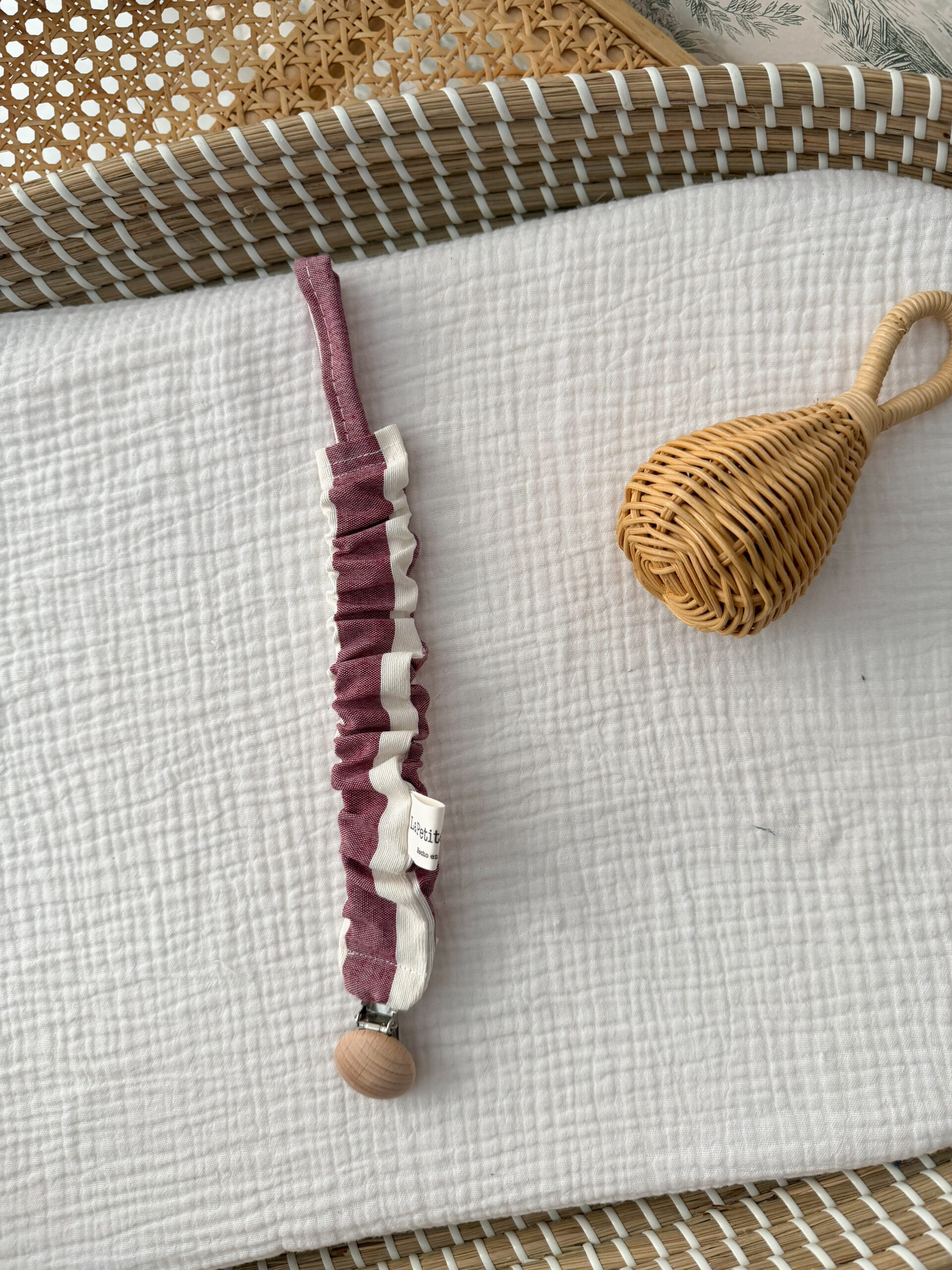 Chupetero rayas borgoña