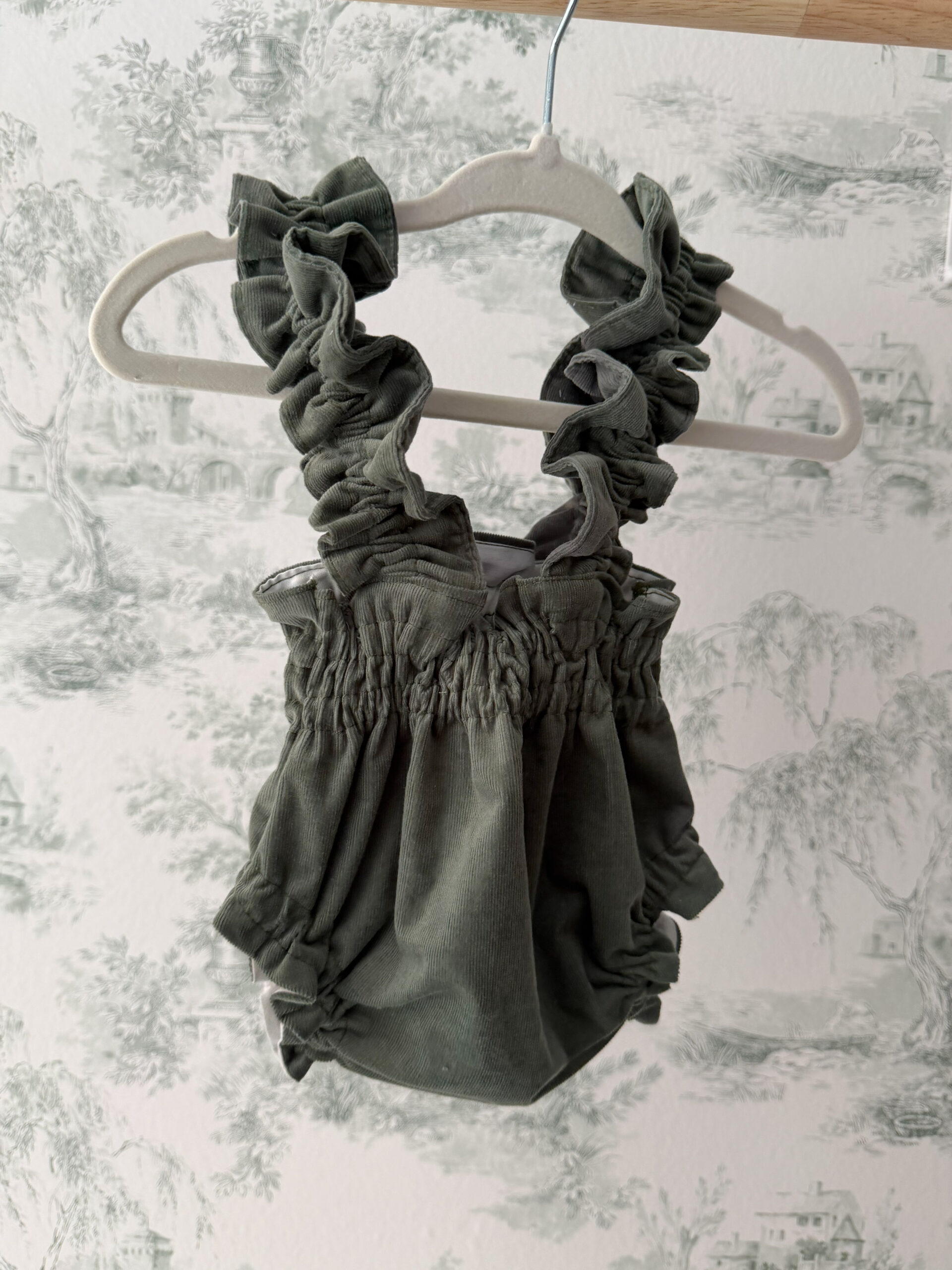 Cubre con tirantes micropana verde caza