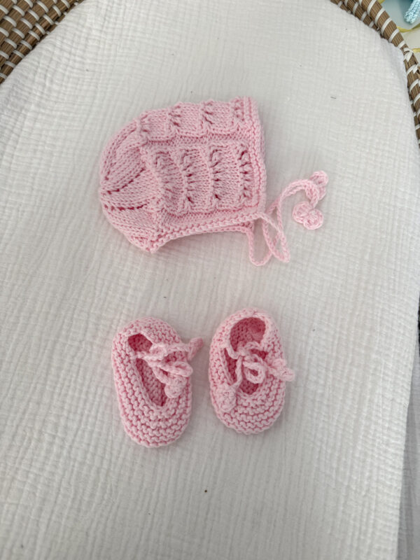 Conjunto capota y patucos rosa bebe