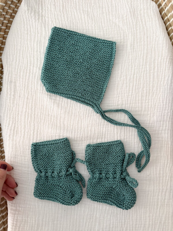 Conjunto capota y patucos verde esmeralda