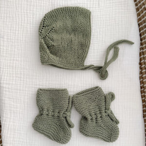 Conjunto patucos y capota algodón verde caza