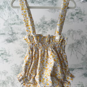 Cubre con tirantes flor amarilla