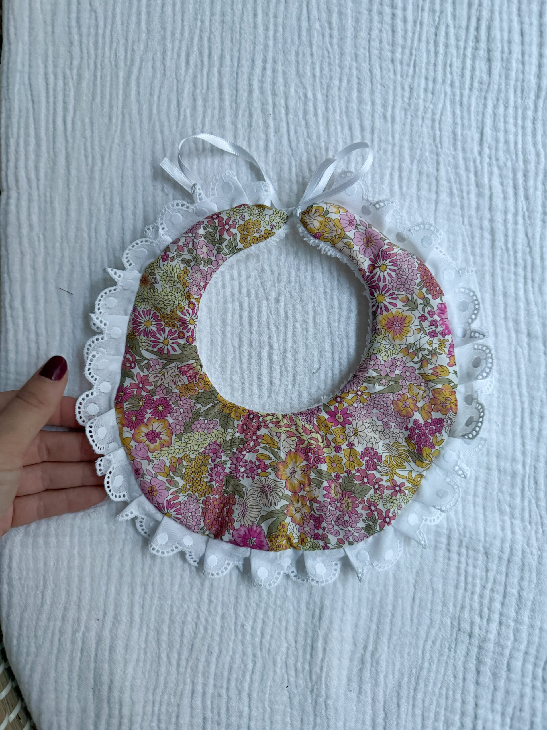 Babero Marieta flor liberty otoño