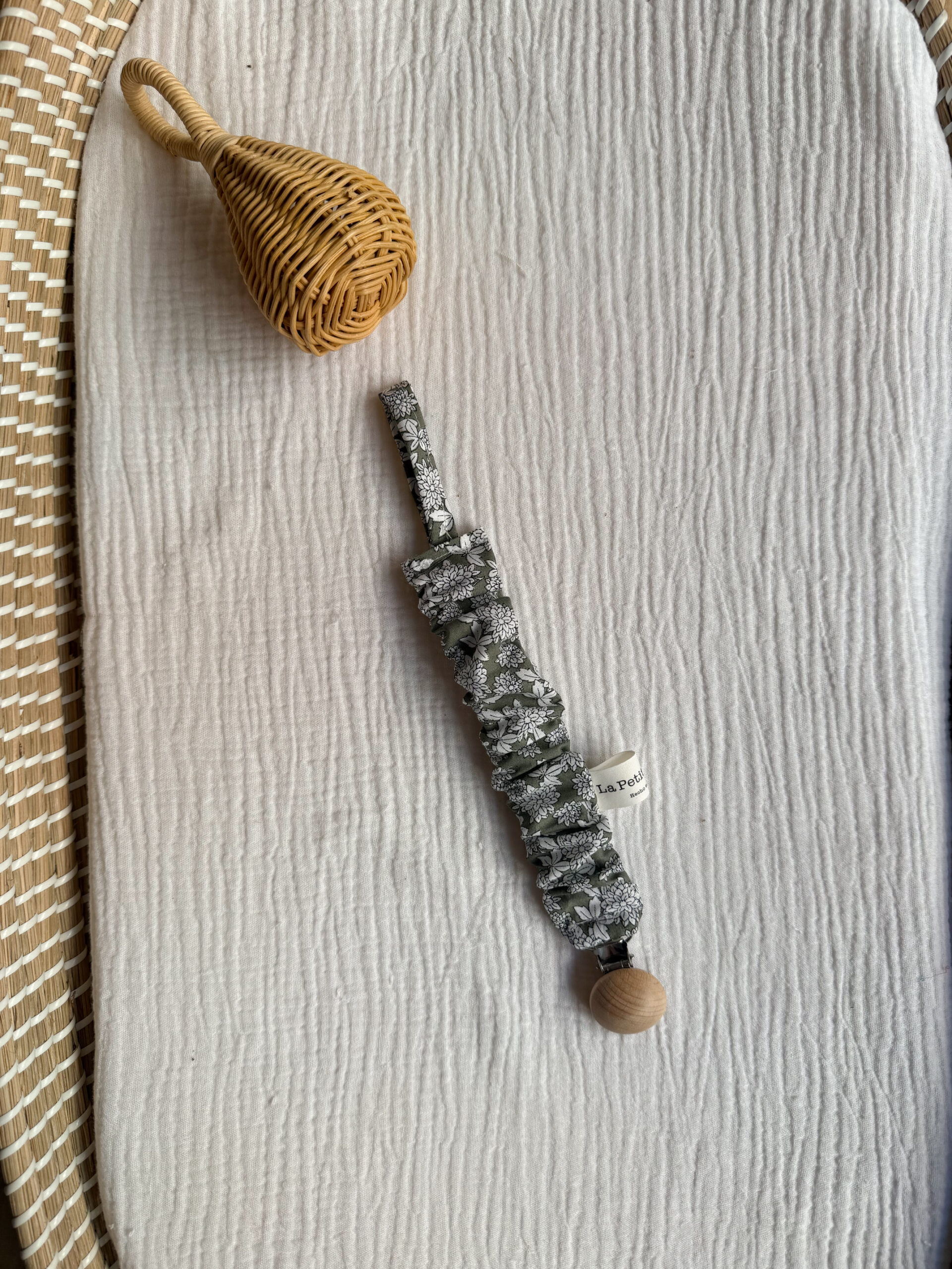 Chupetero flor verde bosque