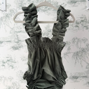 Cubre verde pana tirantes fruncidos