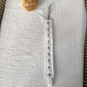 Chupetero tira bordada gris terciopelo