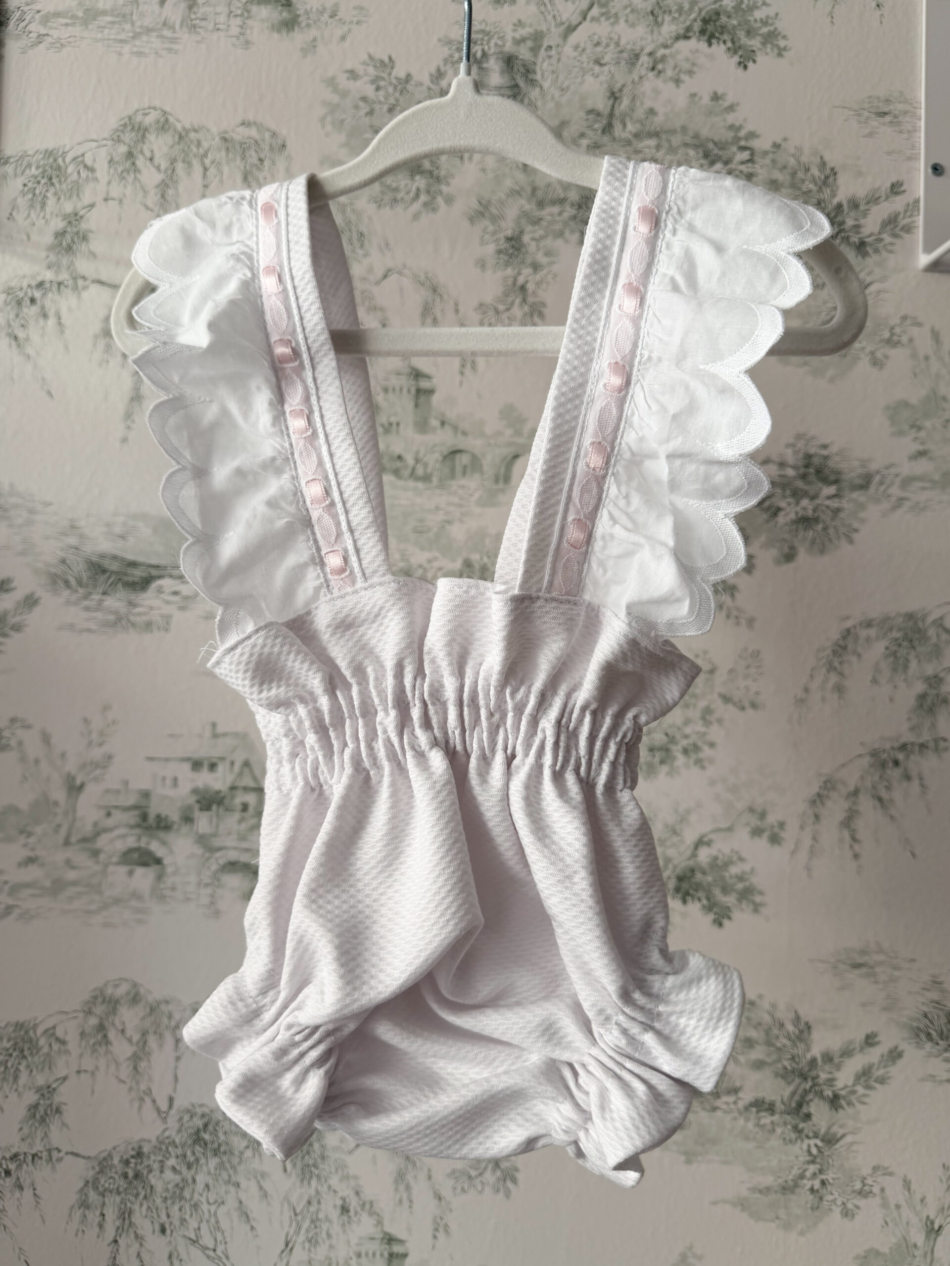 Cubre bosco piqué con lazo rosa