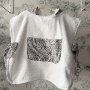 Poncho de playa flor azul pastel