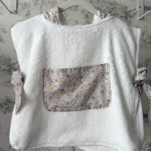 Poncho de playa flor gris nude