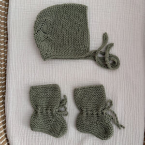 Conjunto patucos y capota algodon verde caza