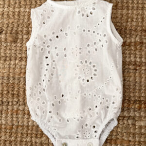 Pelele perforado blanco