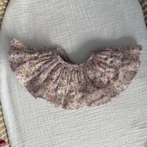 Cuello Lola flor roja pastel