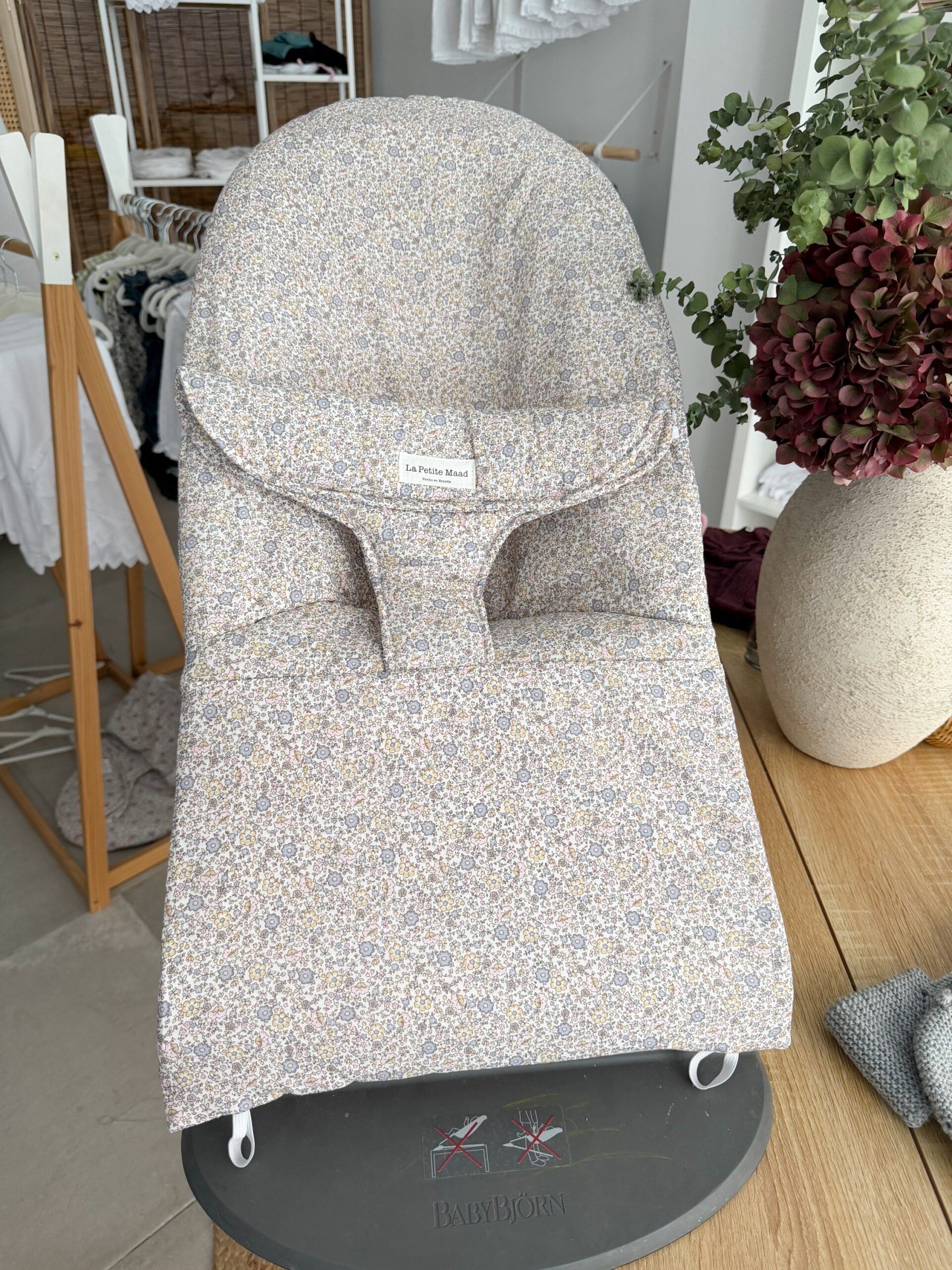 Funda hamaca babybjörn flor gris nude