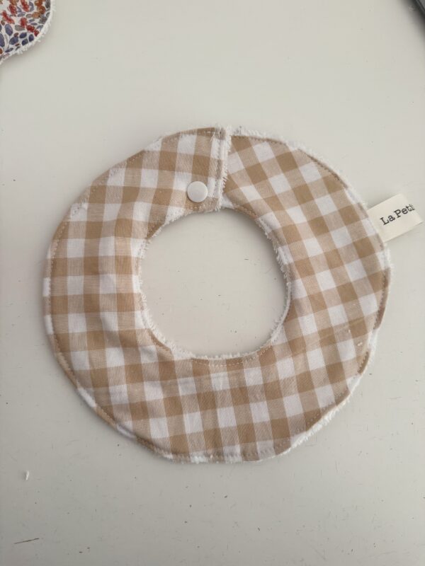 Cuello salvababas vichy beige - Imagen 2
