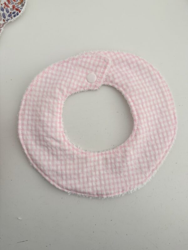 Cuello salvababas Vichy rosa - Imagen 2