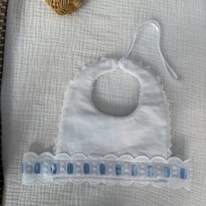 Babero lazo espalda raso celeste