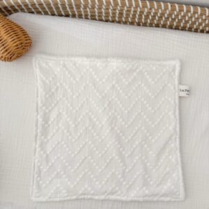 Salvababas blanco con bordado