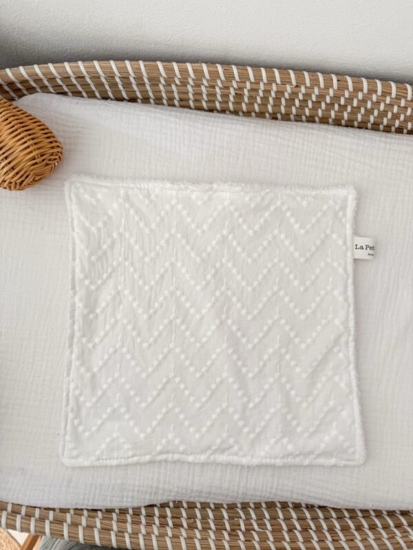 Salvababas blanco con bordado