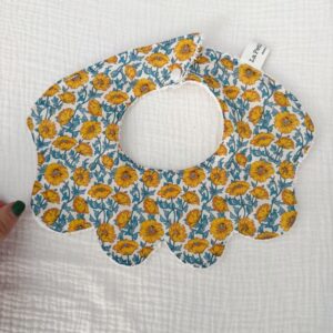 Cuello ondas Liberty flor azul y mostaza