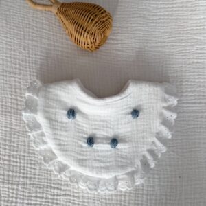 Babero niebla con bodoques azules