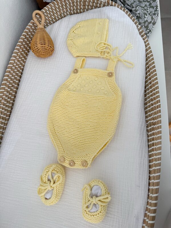 Conjunto amarillo pastel