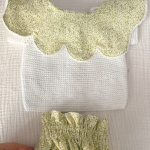 Cuello ondas flor parra verde