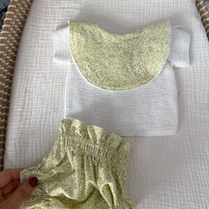 Babero flor Parra verde