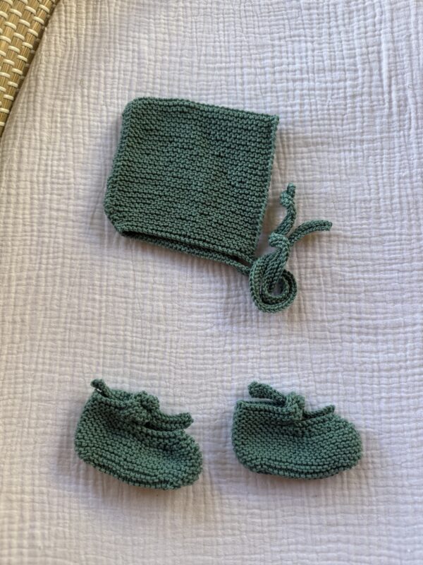 Conjunto capota y patucos verde esperanza