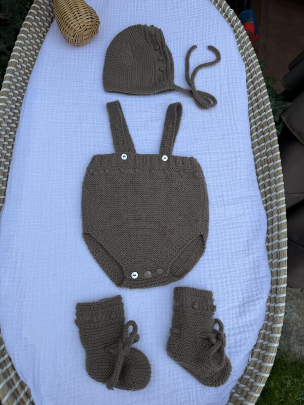 Conjunto lana bodoques marrón